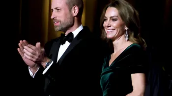 Kate Middleton, superbă la Royal Albert Hall. Prinţesa de Wales a purtat o rochie atipică pentru ea, a uimit cu silueta