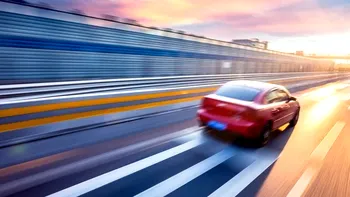 „Brățările electronice” pentru mașini ar putea deveni realitate. Ce li se pregătește, de fapt, șoferilor vitezomani?