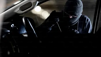 Metoda prin care hoții pot porni mașina în mai puțin de două minute. Gadgetul pe care îl ai și tu acasă, mină de aur pentru grupurile infracționale