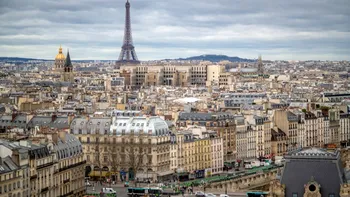 O pană de curent majoră din Paris a afectat transportul. Mai multe linii de metrou și trenuri suburbane au fost oprite joi dimineață