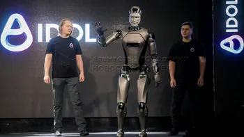 VIDEO: Rusia își prezintă „robotul viitorului” pe melodia din Rocky – dar acesta cade spectaculos pe scenă