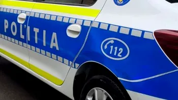 Incident grav în Dâmboviţa. Un şofer urmărit de poliţişti a intrat cu autoutilitara în autospeciala Poliţiei. Ce au descoperit oamenii legii când l-au prins