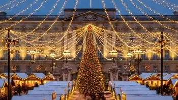 Târgul de Crăciun din „curtea” Regelui Charles care nu există. Cum au fost turiștii păcăliți de internetul mare și „vesel”