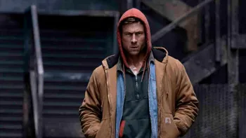 REVIEW „The Running Man – Fugarul: Vânătoare de oameni”, un thriller intens care reinventează clasicul lui Stephen King pentru noua generație