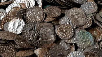 Întâmplare norocoasă: Un bărbat a găsit 20.000 de monede de argint medievale lângă casa de vacanță