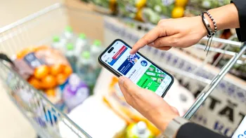 Magazinul care îţi dă 50 de lei reducere pentru un coş de cumpărături. Îţi dă bani şi pe sticlele reciclate