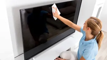 Amestecul făcut în casă care îți lasă ecranul televizorului impecabil. Aşa nu va mai avea urme pe el