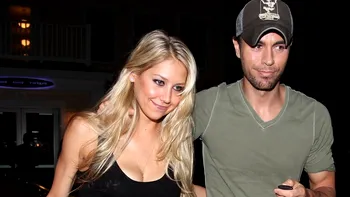 Anna Kournikova și Enrique Iglesias au devenit părinți pentru a patra oară. Primele imagini cu bebelușul