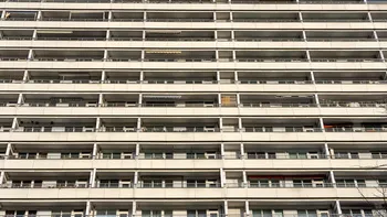 Apartamentele „cutii de chibrituri” revin în forță pe piața imobiliară. Cu cât se vând locuințele