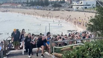 Atac armat pe o plajă din Australia: 12 morți și cel puțin 29 de răniți