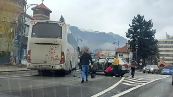 Autocar cu 71 de pasageri implicat într-un accident la Sinaia. Mai mulți primesc îngrijiri medicale