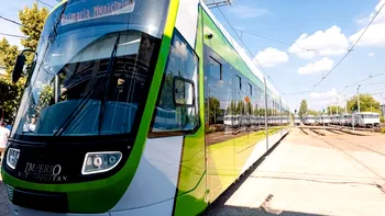 Când dai prioritate tramvaiului: mulţi şoferi nu ştiu legislaţia rutieră
