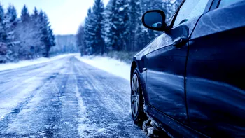 Cum circuli corect pe şoseaua acoperită de polei: poliţistul Viorel Teacă dezvăluie cele mai frecvente greşeli