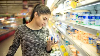Adio „dată de expirare” pe alimente în România. Schimbarea propusă promite mai puțină risipă, dar cere mai multă atenție la raft