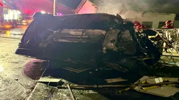 Doi prieteni au murit în maşina în flăcări, după un accident teribil. Tinerii din Găeşti aveau doar 18 şi 19 ani
