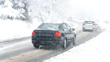 Drumurile pe care se circulă în condiții de iarnă. Traficul blocat în Olt din cauza viscolului. Drumarii intervin și pe Drumul Expres Craiova-Pitești