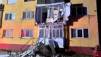 Explozie puternică într-un apartament din Bihor. Proprietara s-a prăbușit cu balconul în urma deflagrației