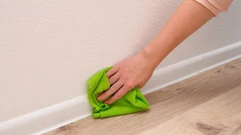 Metoda care ține plintele curate săptămâni la rând. Truc recomandat de experți