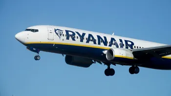 Un avion Ryanair „s-a izbit de o cisternă de combustibil” pe un aeroport din Marea Britanie, pasagerii îngroziți au fost evacuați