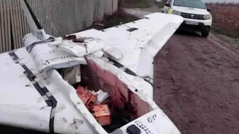 Un bărbat a dat peste o dronă rusească pe un câmp din Moldova și a dus-o imediat acasă. Cum au găsit-o polițiștii când au ajuns la fața locului