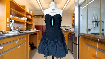 Cel mai negru material textil creat vreodată: un pas uriaș pentru știință și design. De ce contează