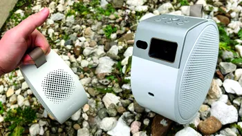 REVIEW BenQ GV32 - un proiector portabil pentru o experiență cinematică oriunde te-ai afla. Merge superb chiar și pe tavan
