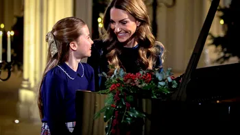 Moment emoționant la slujba de Crăciun. Prințesa de Wales și fiica sa Charlotte au cântat la pian în duet VIDEO
