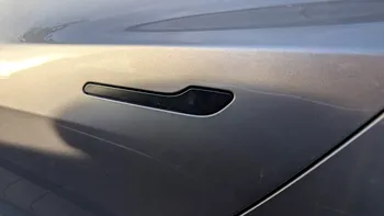 Țara care interzice mânerele electrice de tip Tesla: decizia care schimbă designul global al mașinilor electrice