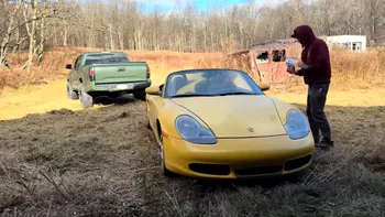 Cum au fost restaurate trei mașini de lux, abandonate: Ferrari și două Porsche, transformate din „gunoiul unora în comoara altora”