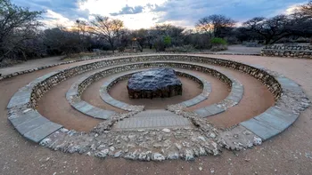 Misterul meteoritului Hoba: de ce uriașul de 60 de tone nu a lăsat un crater vizibil, conform cercetătorilor