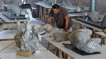 Ce purtau victimele din Pompeii în ziua erupției: mantii de lână, mistere climatice și controverse istorice