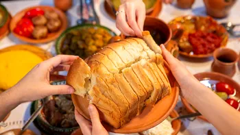 Alimentele care nu trebuie să lipsească de pe masa de Revelion. Carnea care aduce belşug şi prosperitate în casă