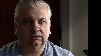 REVIEW „Devil in Disguise: John Wayne Gacy”: un portret tulburător al răului aparent banal