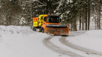 Șoferii, avertizați de DRDP: nu depășiți utilajele de deszăpezire în condiții de iarnă