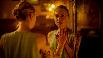 REVIEW Vicious pe SkyShowtime: horrorul cu Dakota Fanning care transformă o cutie într-un coșmar