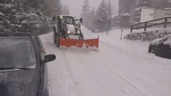 Haos pe drumurile din România. Sunt restricții spre Rânca, iar accesul către Vârful lui Roman a fost blocat. Este semnalat şi fenomenul de ploaie îngheţată pe mai multe şosele. Update