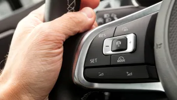 Cruise control adaptiv care se dezactivează: cauze frecvente și cum cureți corect senzorii