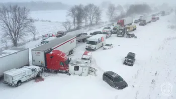 Carambol cu peste 100 de maşini. Imagini virale cu accidentul în lanţ de pe o autostradă din Michigan