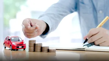 Cât a ajuns să îi coste mașina pe lună pe români. Noul calcul, după majorarea impozitului, RCA-ului, carburanților
