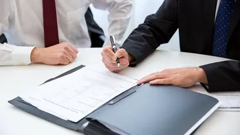 Cât costă un contract de vânzare-cumpărare: taxe notariale 2026