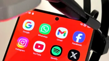 Nu poți opri inteligența artificială din Gmail, Facebook sau WhatsApp, dar o poți limita. Ghid practic pentru protejarea datelor