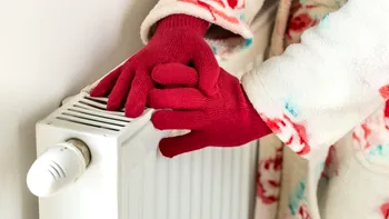 Cum se încălzesc bucureștenii în apartamente. Avariile au lăsat caloriferele reci în patru sectoare din Capitală