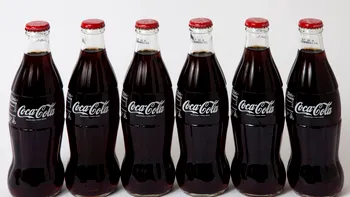 De ce este cola neagră: ingredientul care o face să aibă această culoare