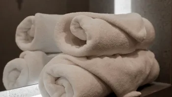 De ce hotelurile nu folosesc balsam de rufe când spală prosoapele. Ce se pune în schimb