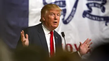 Donald Trump a arătat degetul mijlociu către un protestatar în timp ce acesta îi amintea de dosarele Epstein. Lămuriri de la Casa Albă VIDEO