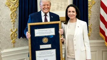 Donald Trump a primit Premiul Nobel pentru Pace de la venezueleanca María Corina Machado. Casa Albă anunță că președintele va păstra medalia