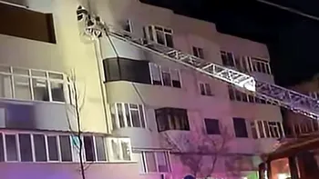 Incendiu puternic într-un apartament din Slatina, provocat de o lumânare uitată aprinsă. Trei persoane au ajuns la spital, alte 23 s-au autoevacuat