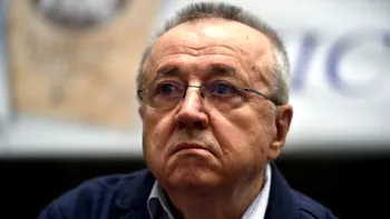Ion Cristoiu, transportat de urgență la spital. A alunecat pe gheață și a suferit o fractură