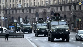 Locuitorii din Kiev, îndemnați să părăsească orașul. Capitala a rămas fără căldură și curent pentru peste 500.000 de oameni după atacurile rusești