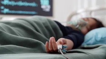 O pacientă a fost agresată într-un spital din România. Asistent medical de 58 de ani, arestat la domiciliu, a fost surprins de camerele de supraveghere în timpul atacului